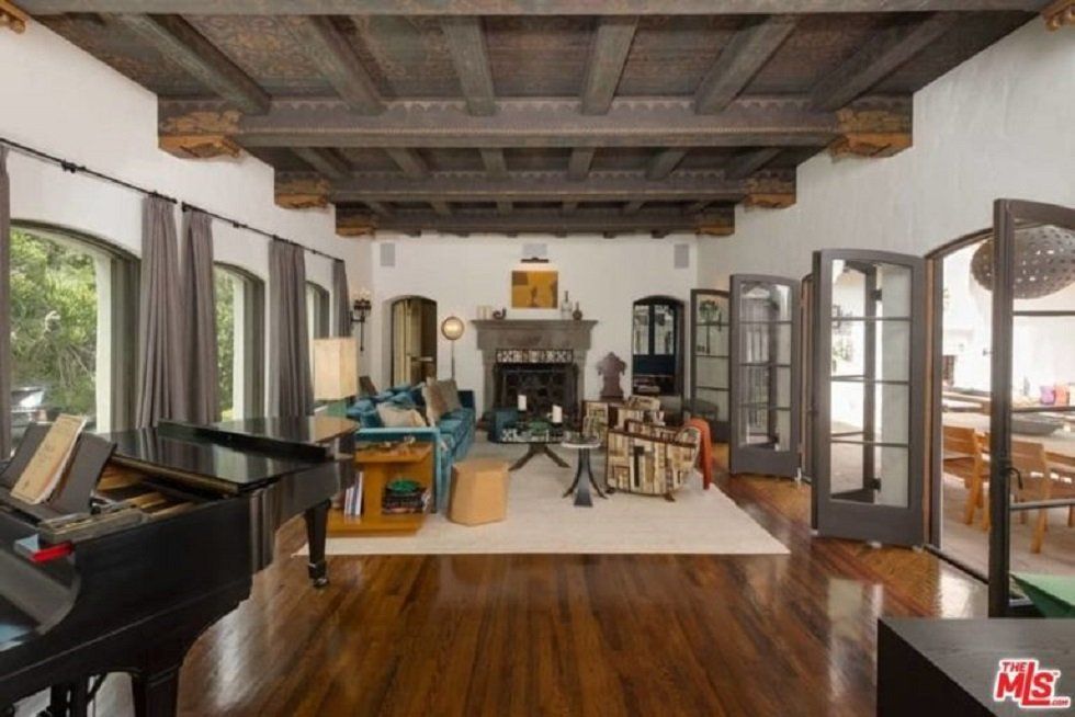 Jim Parsons vende su casa en Los Ángeles - Fotocasa Life - Casas de famosos, famosos - Curiosidades - El actor Jim Parsons, que da vida a Sheldon Cooper en The Big Bang Theory, vende la que hasta ahora ha sido su casa en la zona de Los Feliz, en Los Ángeles.