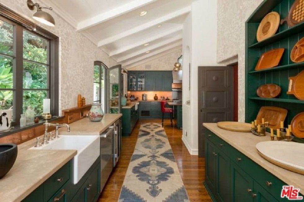 Jim Parsons vende su casa en Los Ángeles - Fotocasa Life - Casas de famosos, famosos - Curiosidades - El actor Jim Parsons, que da vida a Sheldon Cooper en The Big Bang Theory, vende la que hasta ahora ha sido su casa en la zona de Los Feliz, en Los Ángeles.