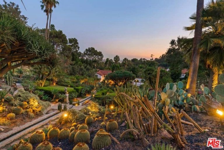 Jim Parsons vende su casa en Los Ángeles - Fotocasa Life - Casas de famosos, famosos - Curiosidades - El actor Jim Parsons, que da vida a Sheldon Cooper en The Big Bang Theory, vende la que hasta ahora ha sido su casa en la zona de Los Feliz, en Los Ángeles.