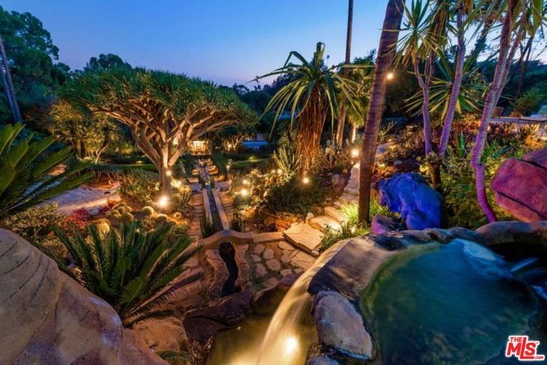 Jim Parsons vende su casa en Los Ángeles - Fotocasa Life - Casas de famosos, famosos - Curiosidades - El actor Jim Parsons, que da vida a Sheldon Cooper en The Big Bang Theory, vende la que hasta ahora ha sido su casa en la zona de Los Feliz, en Los Ángeles.