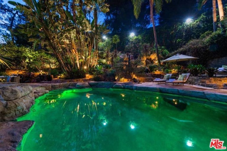 Jim Parsons vende su casa en Los Ángeles - Fotocasa Life - Casas de famosos, famosos - Curiosidades - El actor Jim Parsons, que da vida a Sheldon Cooper en The Big Bang Theory, vende la que hasta ahora ha sido su casa en la zona de Los Feliz, en Los Ángeles.