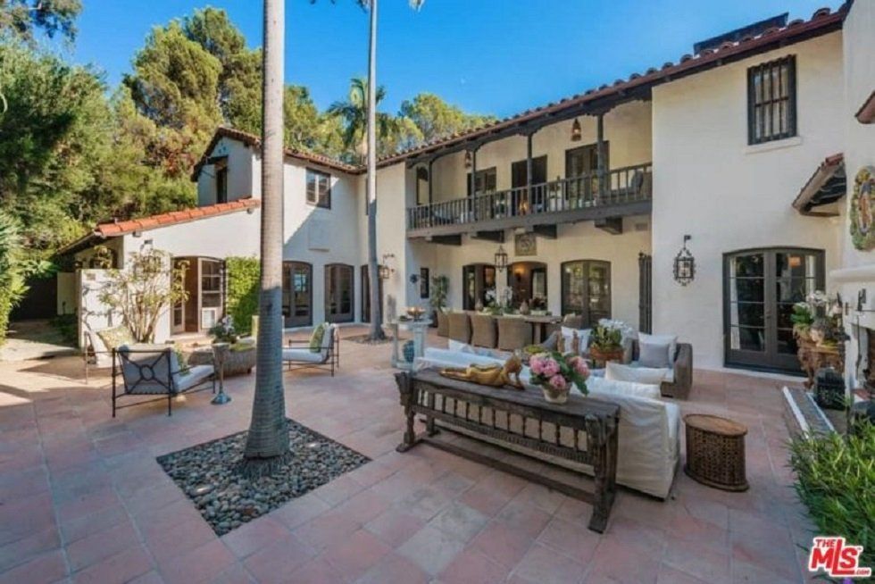 Jim Parsons vende su casa en Los Ángeles - Fotocasa Life - Casas de famosos, famosos - Curiosidades - El actor Jim Parsons, que da vida a Sheldon Cooper en The Big Bang Theory, vende la que hasta ahora ha sido su casa en la zona de Los Feliz, en Los Ángeles.