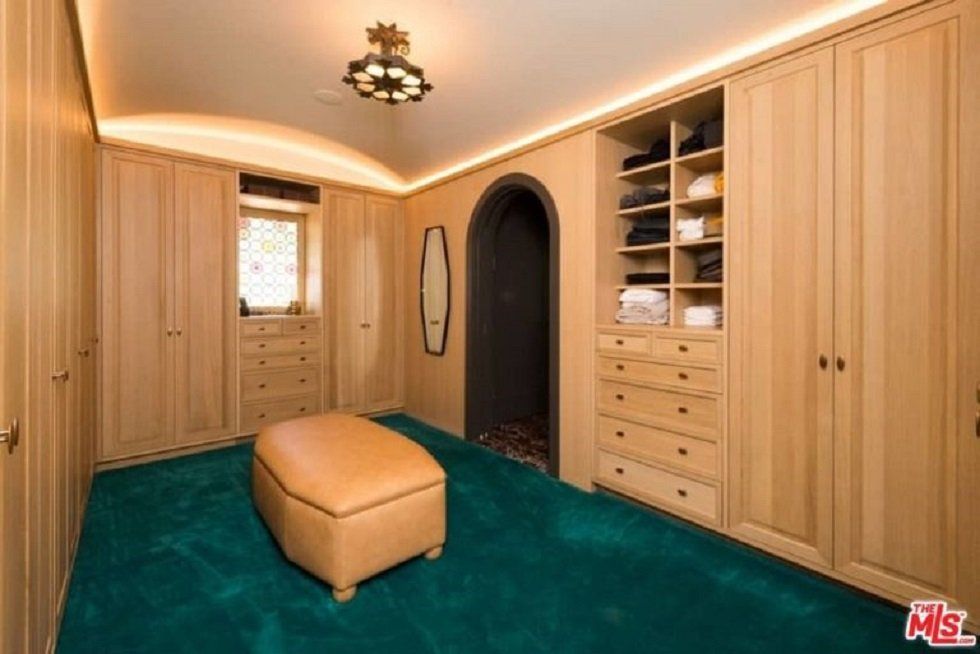 Jim Parsons vende su casa en Los Ángeles - Fotocasa Life - Casas de famosos, famosos - Curiosidades - El actor Jim Parsons, que da vida a Sheldon Cooper en The Big Bang Theory, vende la que hasta ahora ha sido su casa en la zona de Los Feliz, en Los Ángeles.