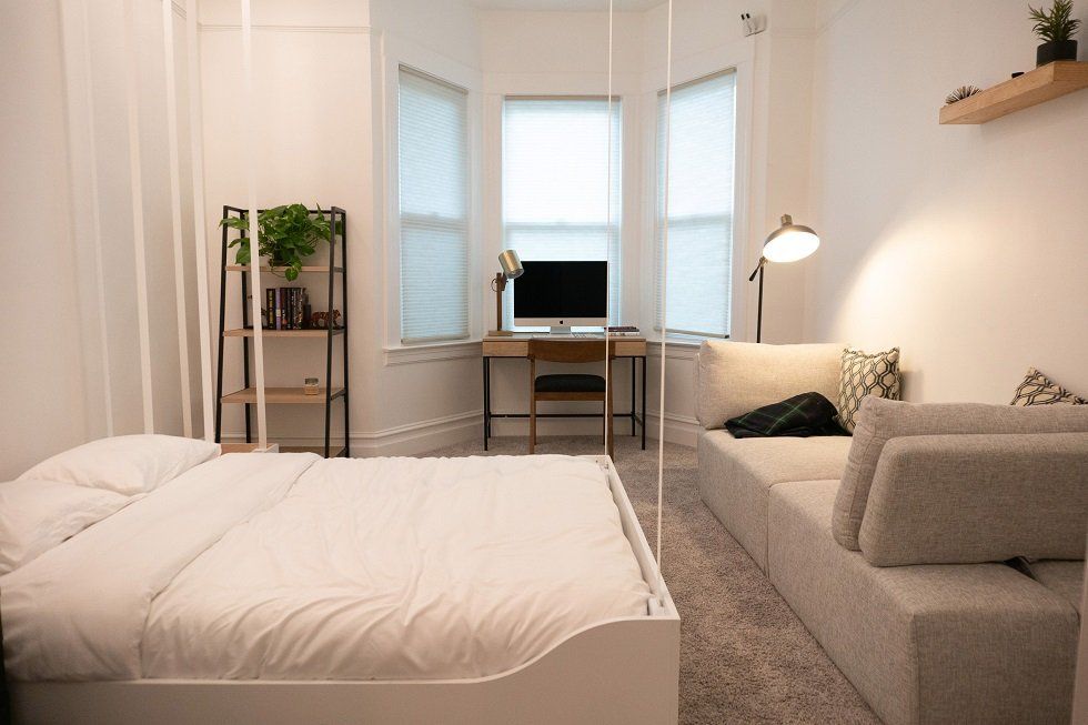 Guardar muebles en el techo, ¿solución para pisos pequeños? - Fotocasa Life Guardar muebles en el techo, ¿solución para pisos pequeños? - Fotocasa Life - Muebles, Muebles originales, Tecnología - Curiosidades - Una empresa de California ha ido un paso más allá y ha creado una nueva línea de muebles robotizados que se guardan en el techo.