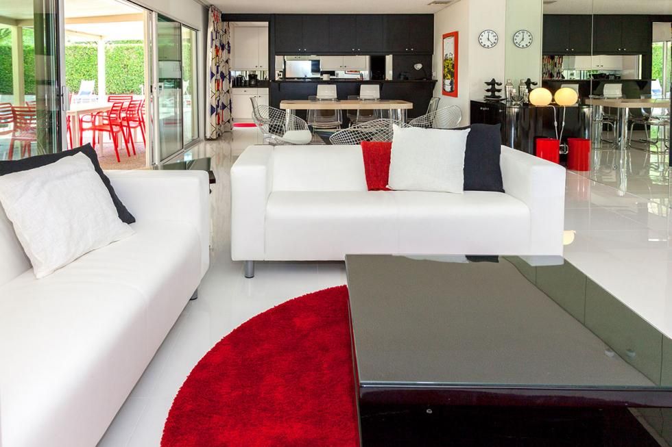 La casa de vacaciones de Walt Disney - Fotocasa Life - Casas de famosos, famosos - Curiosidades - Hace más de medio siglo de la muerte de Walt Disney, pero su nombre sigue siendo sinónimo de creación, fantasía y buenos negocios. Tan solo tres años antes de su desaparición, él y su mujer Lillian se enfrascaron en la construcción de una casa de vacaciones en Palm Springs.