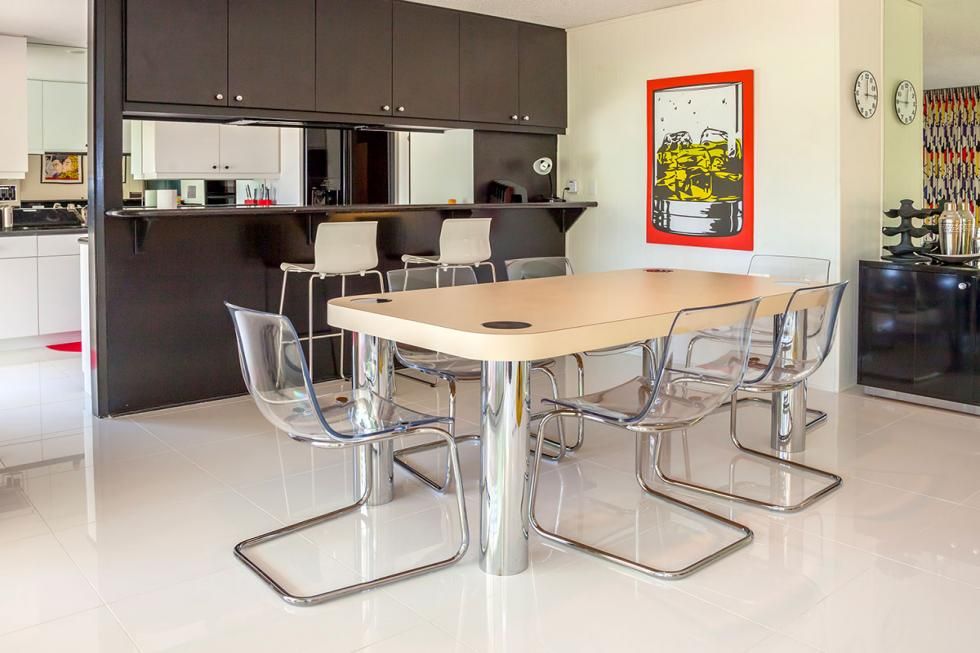 La casa de vacaciones de Walt Disney - Fotocasa Life La casa de vacaciones de Walt Disney - Fotocasa Life - Casas de famosos, famosos - Curiosidades - Hace más de medio siglo de la muerte de Walt Disney, pero su nombre sigue siendo sinónimo de creación, fantasía y buenos negocios. Tan solo tres años antes de su desaparición, él y su mujer Lillian se enfrascaron en la construcción de una casa de vacaciones en Palm Springs.