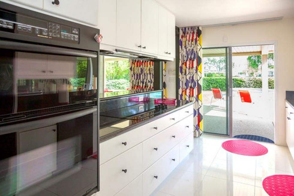 La casa de vacaciones de Walt Disney - Fotocasa Life - Casas de famosos, famosos - Curiosidades - Hace más de medio siglo de la muerte de Walt Disney, pero su nombre sigue siendo sinónimo de creación, fantasía y buenos negocios. Tan solo tres años antes de su desaparición, él y su mujer Lillian se enfrascaron en la construcción de una casa de vacaciones en Palm Springs.