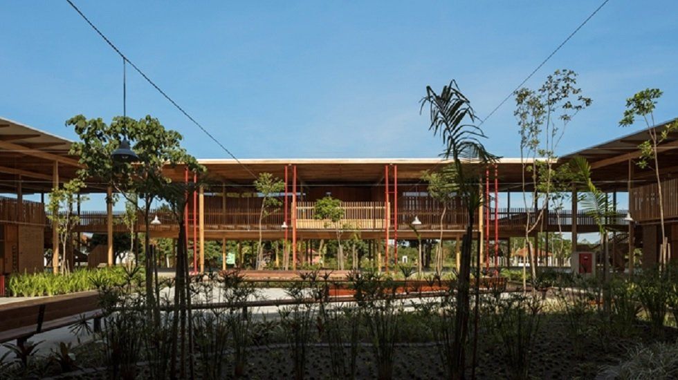 Un internado de Brasil, mejor edificio del mundo de este año - Fotocasa Life - Casas curiosas - Curiosidades - Se llama Children Village (el pueblo de los niños), está construido con madera y ladrillos de adobe y ha sido considerado el mejor edificio del mundo.