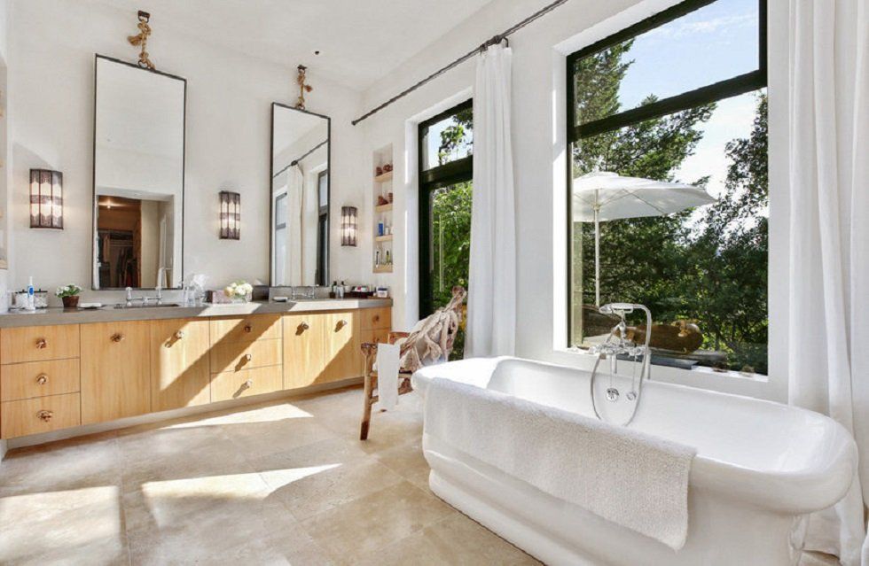 Robert Redford vende su casa en el valle de Napa - Fotocasa Life - Casas de famosos, famosos - Curiosidades - Robert Redford ha puesto en venta su casa en el valle de Napa. A sus 82 años cumplidos y ya finalmente retirado del mundo del cine, el actor y director y su mujer, la pintora Sibylle Szaggars Redford, han decidido dejar su hogar en medio de viñedos y mudarse a la zona de la bahía de California para estar más cerca de su familia. Podría ser la historia de cualquier otra persona de su edad, pero pocas cuentan con una mansión como esta para completar la jubilación.