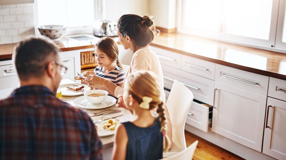 Ideas para tener una cocina acogedora - Fotocasa Life Cocinas con mesa para toda la familia