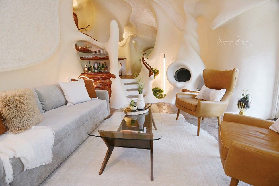 Bloomhouse: una casa sin líneas rectas - Fotocasa Life Bloomhouse: una casa sin líneas rectas - Fotocasa Life - Casas curiosas - Curiosidades - La Bloomhouse es una casa sin una sola línea recta situada a solo diez minutos del centro de Austin, la capital del estado de Texas, en Estados Unidos.