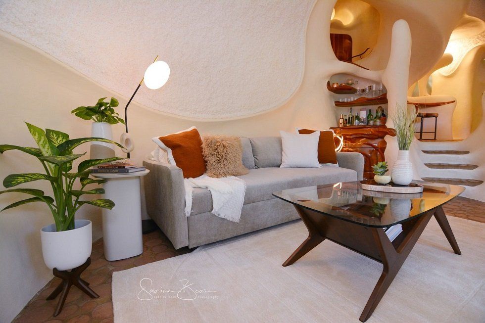 Bloomhouse: una casa sin líneas rectas - Fotocasa Life Bloomhouse: una casa sin líneas rectas - Fotocasa Life - Casas curiosas - Curiosidades - La Bloomhouse es una casa sin una sola línea recta situada a solo diez minutos del centro de Austin, la capital del estado de Texas, en Estados Unidos.