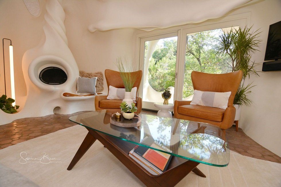 Bloomhouse: una casa sin líneas rectas - Fotocasa Life Bloomhouse: una casa sin líneas rectas - Fotocasa Life - Casas curiosas - Curiosidades - La Bloomhouse es una casa sin una sola línea recta situada a solo diez minutos del centro de Austin, la capital del estado de Texas, en Estados Unidos.