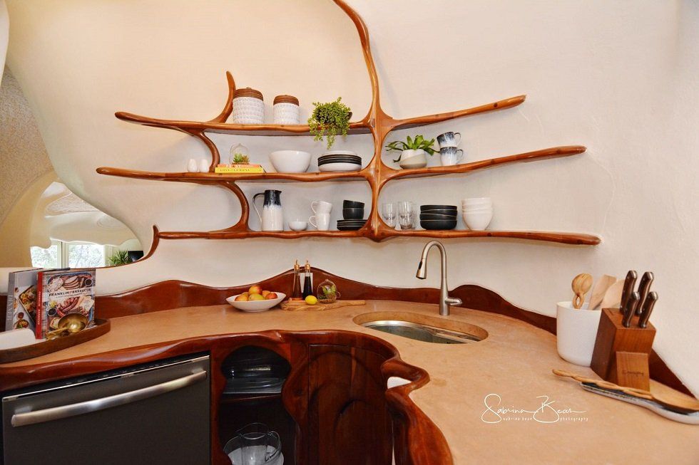 Bloomhouse: una casa sin líneas rectas - Fotocasa Life Bloomhouse: una casa sin líneas rectas - Fotocasa Life - Casas curiosas - Curiosidades - La Bloomhouse es una casa sin una sola línea recta situada a solo diez minutos del centro de Austin, la capital del estado de Texas, en Estados Unidos.
