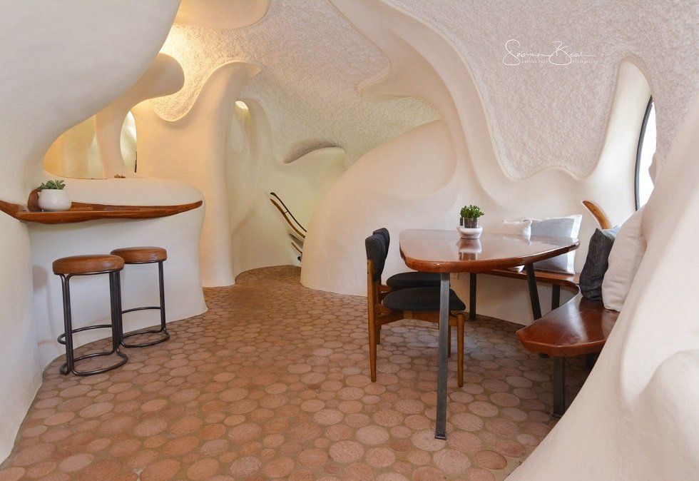 Bloomhouse: una casa sin líneas rectas - Fotocasa Life Bloomhouse: una casa sin líneas rectas - Fotocasa Life - Casas curiosas - Curiosidades - La Bloomhouse es una casa sin una sola línea recta situada a solo diez minutos del centro de Austin, la capital del estado de Texas, en Estados Unidos.