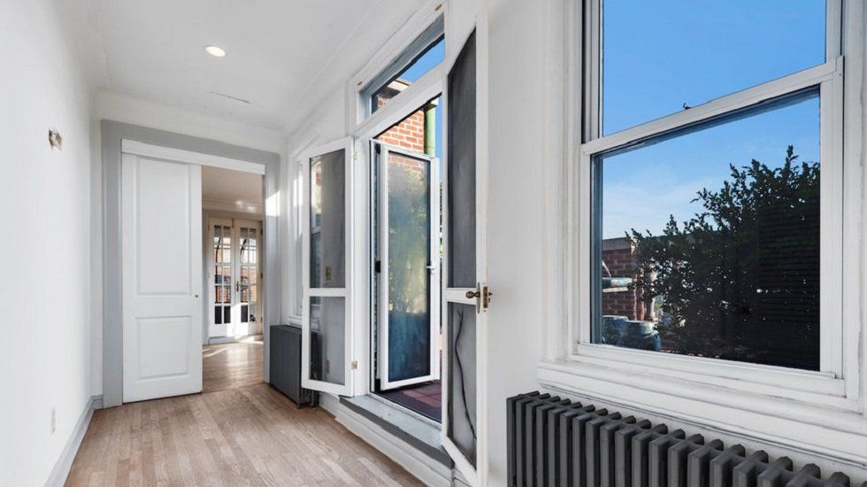 Björk vende su ático en Brooklyn - Fotocasa Life - Casas de famosos, famosos - Curiosidades - Björk acaba de poner a la venta una vivienda espectacular por casi 8 millones de euros. Tiene unas vistas impresionantes al skyline de Manhattan.