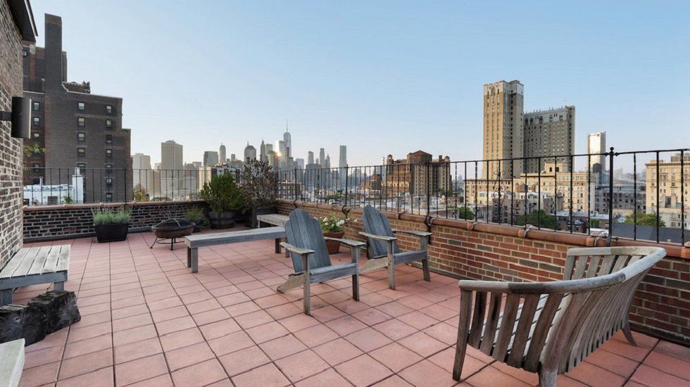 Björk vende su ático en Brooklyn - Fotocasa Life - Casas de famosos, famosos - Curiosidades - Björk acaba de poner a la venta una vivienda espectacular por casi 8 millones de euros. Tiene unas vistas impresionantes al skyline de Manhattan.