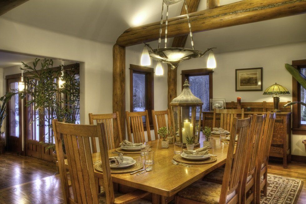 Bruce Willis vende su rancho tras rebajarle mucho el precio - Fotocasa Life - Casas de famosos, famosos - Curiosidades - Bruce Willis ha vendido la casa que tenía en Idaho tras siete años en el mercado. Ha rebajado el precio casi un tercio de lo que pedía en un principio.