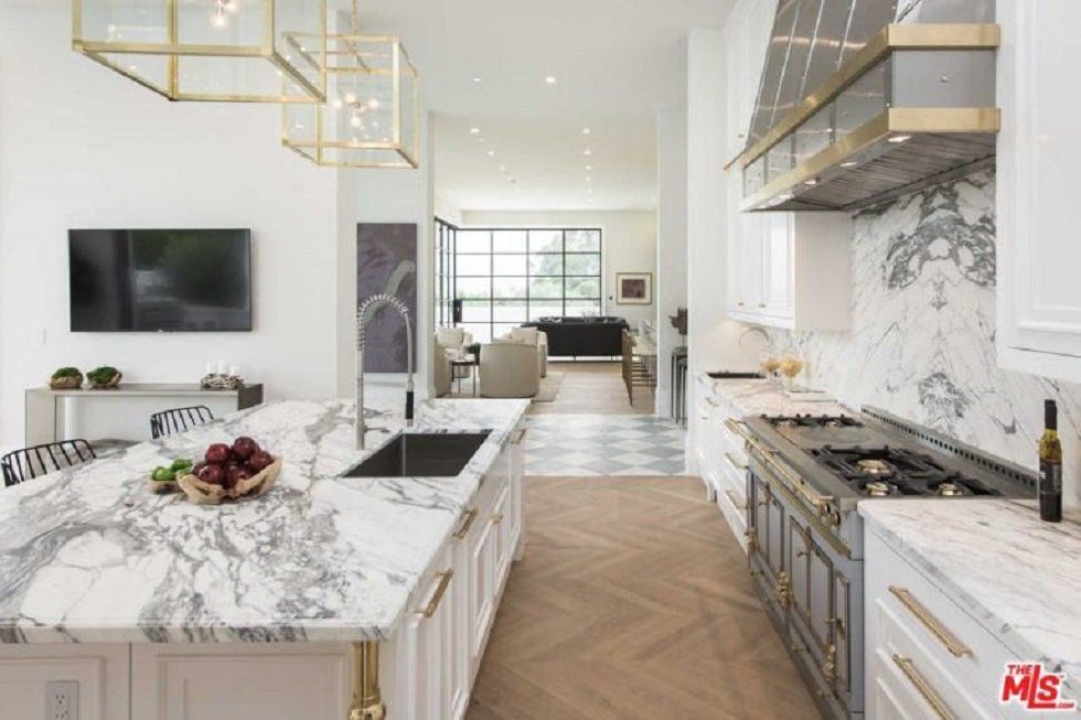 La nueva casa de LeBron James en Los Ángeles - Fotocasa Life - Casas de famosos, famosos - Curiosidades - Más de 20 millones de dólares es lo que le costó hace unos meses su nueva casa a LeBron James. ¿Quieres descubrirla por dentro?