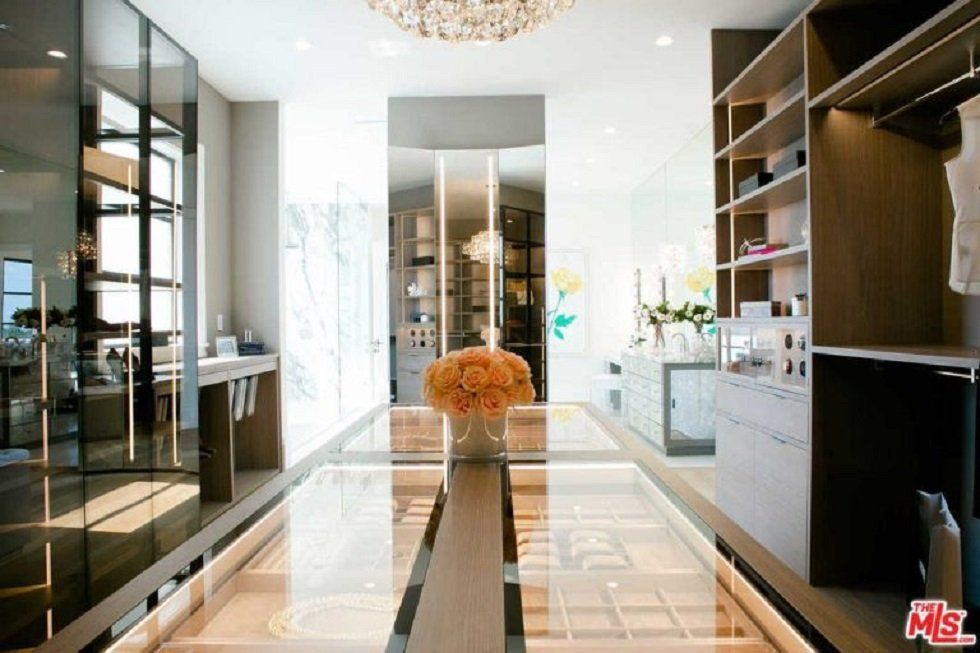La nueva casa de LeBron James en Los Ángeles - Fotocasa Life - Casas de famosos, famosos - Curiosidades - Más de 20 millones de dólares es lo que le costó hace unos meses su nueva casa a LeBron James. ¿Quieres descubrirla por dentro?