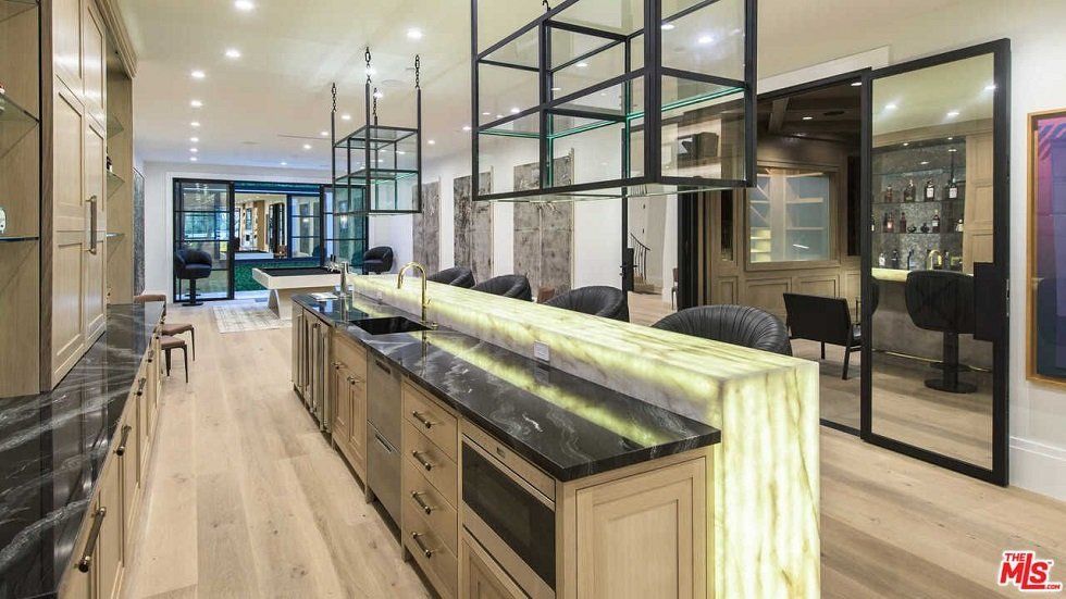 La nueva casa de LeBron James en Los Ángeles - Fotocasa Life - Casas de famosos, famosos - Curiosidades - Más de 20 millones de dólares es lo que le costó hace unos meses su nueva casa a LeBron James. ¿Quieres descubrirla por dentro?