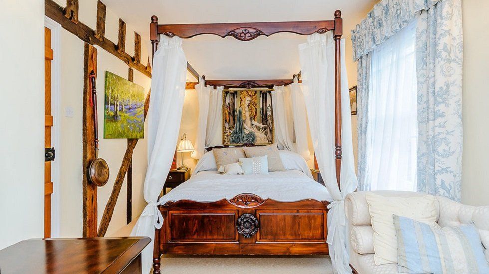 La casa donde nació Harry Potter cuesta de vender - Fotocasa Life - Casas curiosas, Casas de famosos, famosos - Curiosidades - Se hizo mundialmente famosa porque apareció en una de las películas de Harry Potter. Es la casa donde nació el mago. Pero cuesta de vender.