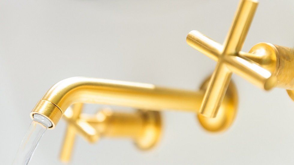 Cómo hacer que esta Navidad nuestro hogar brille con tonos dorados - Fotocasa Life - Decoración de navidad, Navidad - Hogar, Inspiración - ¿Cómo podríamos conseguir que esta Navidad nuestra casa esté a la última? Una de las claves es incorporar el oro a tonos fríos, cálidos o neutros al hogar.