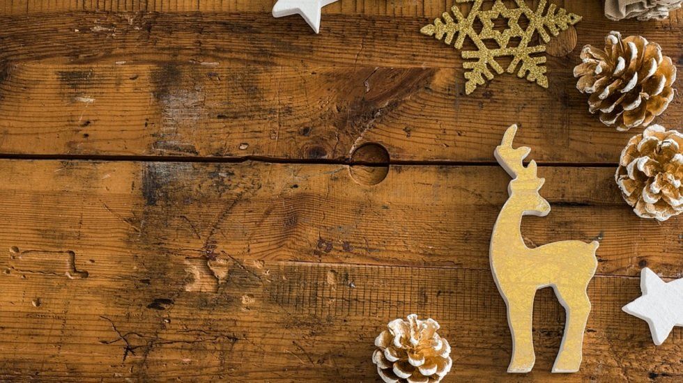 Cómo decorar tu vivienda de alquiler esta Navidad - Fotocasa Life - Árbol de navidad, Decoración de navidad, Mesas de navidad, Navidad - Decoración - Dentro de nada empieza la Navidad y la mayoría de las casas se decoran con árboles, guirnaldas, muñecos de nieve, etcétera. Normalmente, esta decoración tan festiva permanece hasta el día 7 de enero, el día después de Reyes.