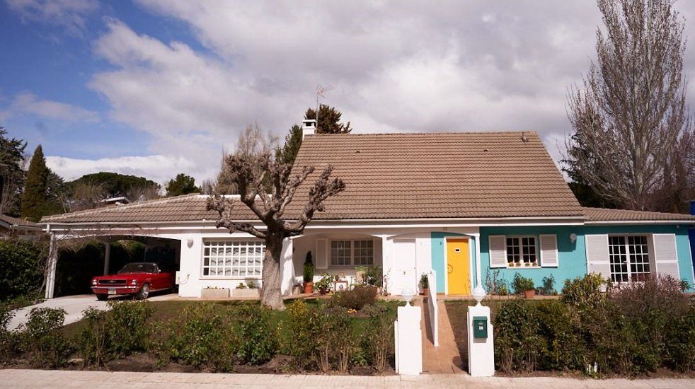Fotocasa da el salto a la gran pantalla y lo celebra regalando entradas de cine - Fotocasa Life - - fotocasa - Fotocasa arranca 2019 dando el salto a la gran pantalla. Y es que este 2019 el portal inmobiliario va a patrocinar “Bajo el mismo techo”, una película española protagonizada por Silvia Abril y Jordi Sánchez y dirigida por Juana Macías.