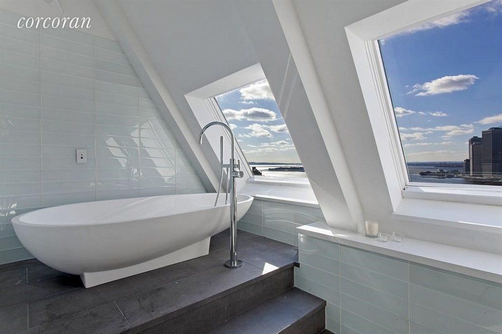 Un ático de lujo dentro de uno de los relojes más famosos de Nueva York - Fotocasa Life - ático, Áticos, áticos con terraza, áticos lujo, áticos urbanos - Curiosidades - El Clock Tower Building es uno de los edificios más emblemáticos de Dumbo. Justo allí encontramos ubicado un ático de lujo.