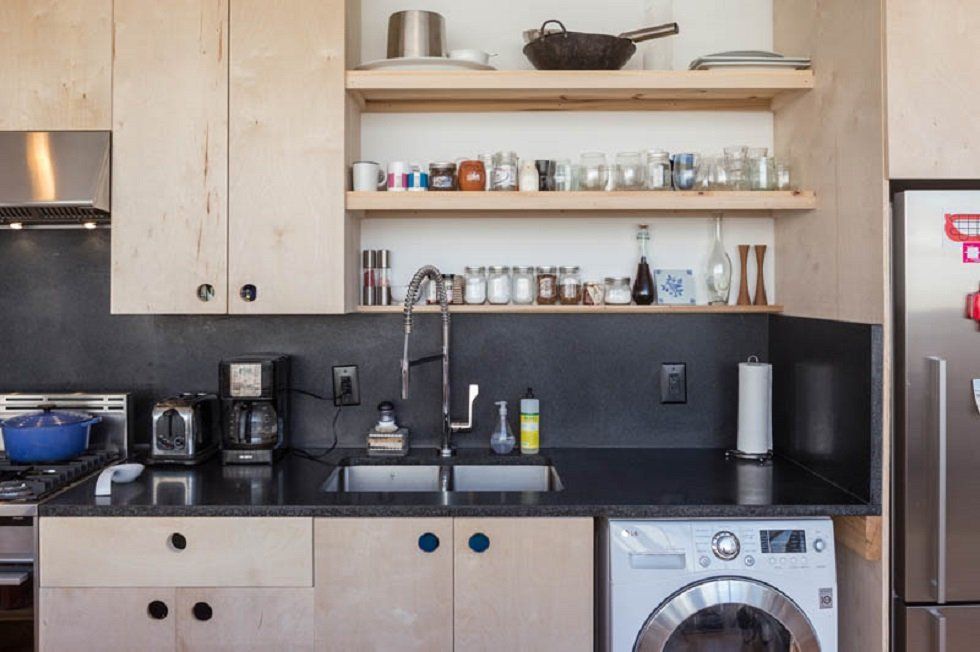 ¿Te imaginas vivir dentro de un contenedor? - Fotocasa Life - Casas curiosas - Curiosidades - Son fuertes, amplios y resistentes. Y no resultan caros. Los grandes contenedores de mercancías se pueden reutilizar para construir viviendas.