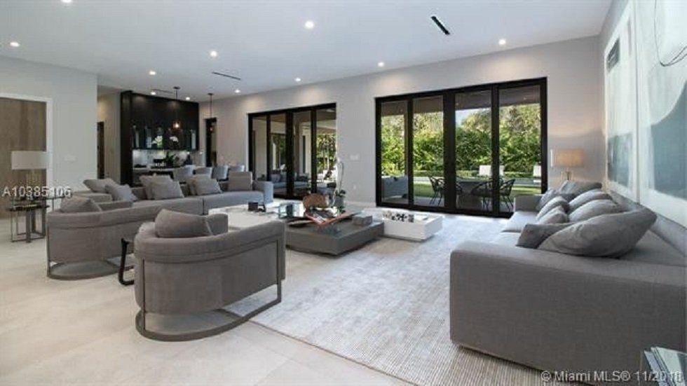 Enrique Iglesias y Anna Kurnikova venden casa reformada - Fotocasa Life - Casas de famosos, famosos - Curiosidades - Enrique Iglesias y Anna Kurnikova han puesto a la venta una casa que compraron en 2015 y que estaba destinada para los abuelos de ella.