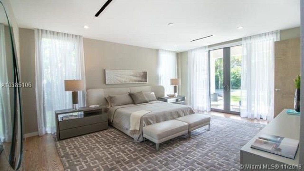 Enrique Iglesias y Anna Kurnikova venden casa reformada - Fotocasa Life - Casas de famosos, famosos - Curiosidades - Enrique Iglesias y Anna Kurnikova han puesto a la venta una casa que compraron en 2015 y que estaba destinada para los abuelos de ella.