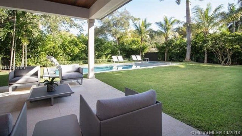 Enrique Iglesias y Anna Kurnikova venden casa reformada - Fotocasa Life - Casas de famosos, famosos - Curiosidades - Enrique Iglesias y Anna Kurnikova han puesto a la venta una casa que compraron en 2015 y que estaba destinada para los abuelos de ella.