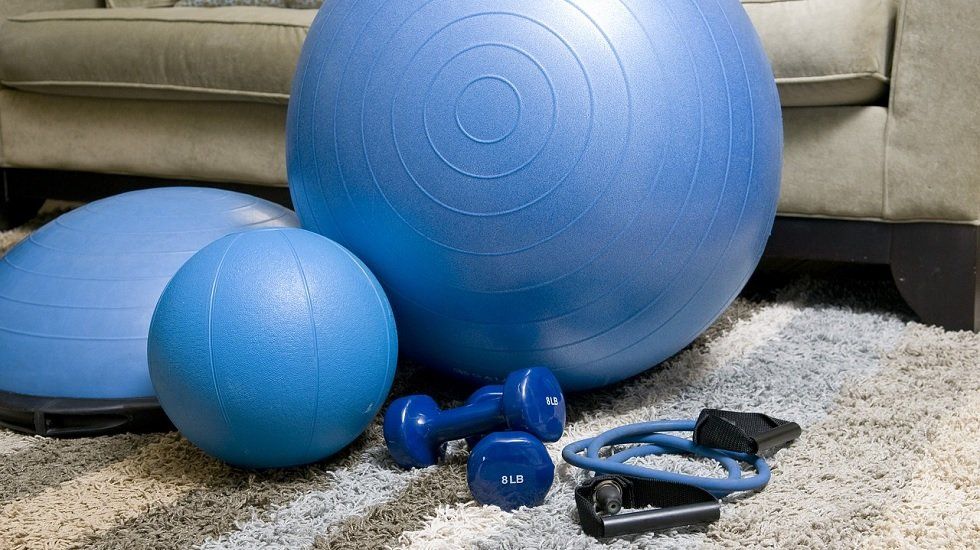 Tu casa te ayuda a conseguir tus propósitos de año nuevo - Fotocasa Life Empezar el gimnasio, aunque sea en casa