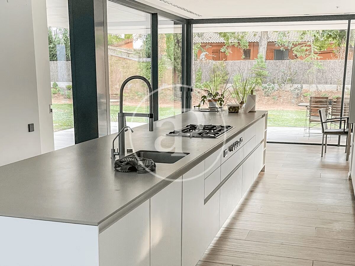 casa de lujo en alquiler con cocina abierta