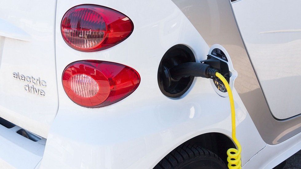 Trámites para instalar un punto de recarga de vehículo en una plaza de garaje - Fotocasa Life - Ecología - Energía - Todo lo que debes saber a la hora de instalar un punto de recarga de vehículo en una plaza de garaje, según recomendaciones de CAF Madrid.