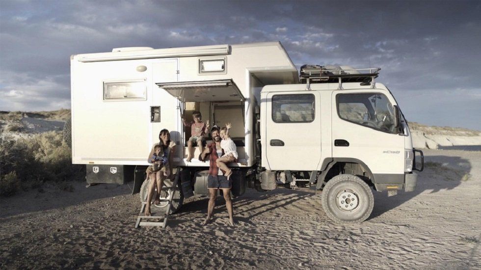 Una familia lo deja todo para viajar viviendo en un camión