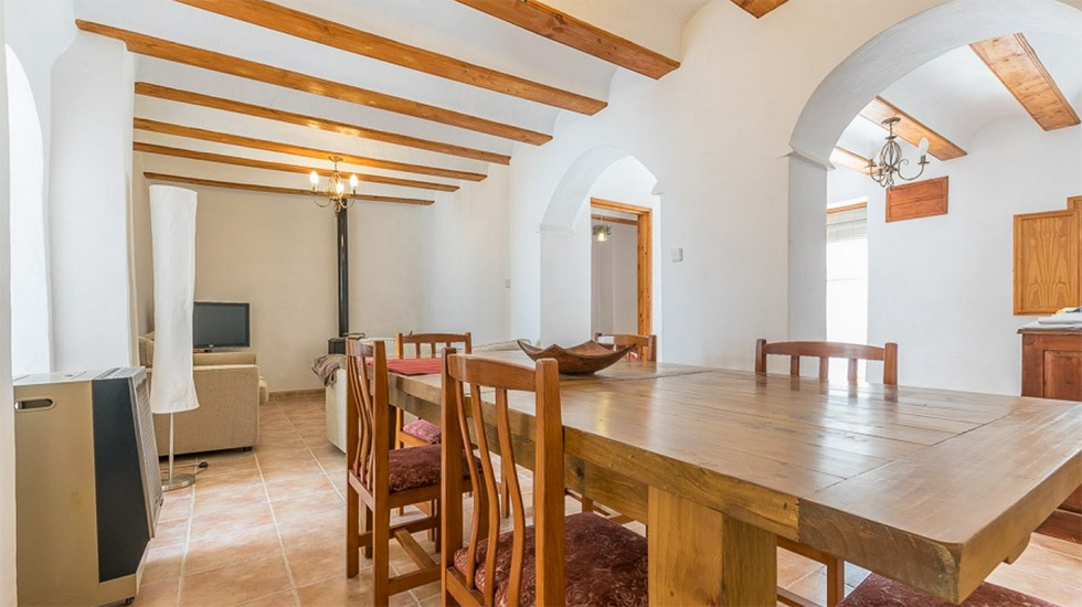 Chollazos por menos de 95.000 euros - Fotocasa Life - Ahorro, casas baratas, Comprar una vivienda, Compraventa de vivienda, fotocasa, Pisos baratos, zonas baratas - Inspiración - Si hablamos de suerte seguro que lo primero que se nos viene a la mente es el dinero, concretamente uno de los grandes premios que otorga la lotería. Sin embargo, la suerte también se encuentra en aquellas viviendas cuyo precio de mercado se sitúa por debajo de las características que ofrece. Sí, los hemos encontrado, ¡descubre los chollazos de Fotocasa!