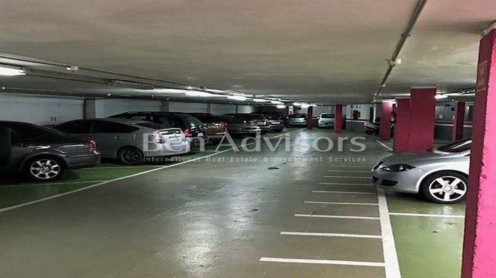 Los garajes más exclusivos de España - Fotocasa Life - cochera, Garajes, plaza de garaje - Inspiración - ¿Te gustaría iniciar una actividad empresarial y todavía estás indeciso/a? Invertir en un negocio de alquiler de parking o plazas de garaje podría ser un proyecto realmente cautivador. Por ello, desde fotocasa queremos mostrarte los garajes más exclusivos de España para que, si estás pensando en adquirir uno, no pierdas tiempo en buscar los más lujosos.