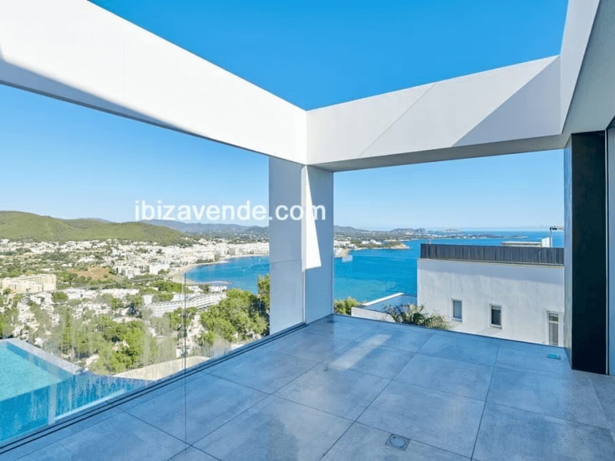 terraza esquinera con vistas a la bahia