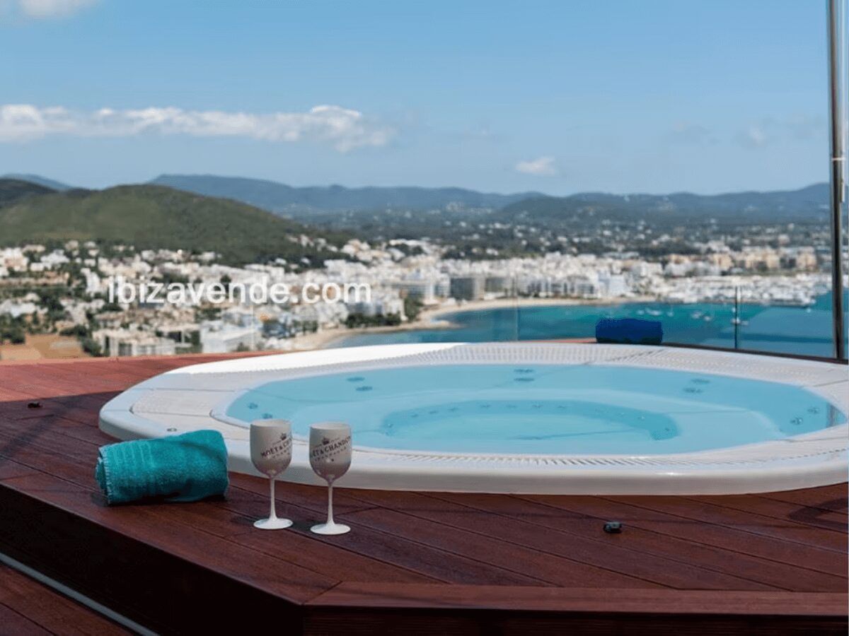 casa de lujo con jacuzzi