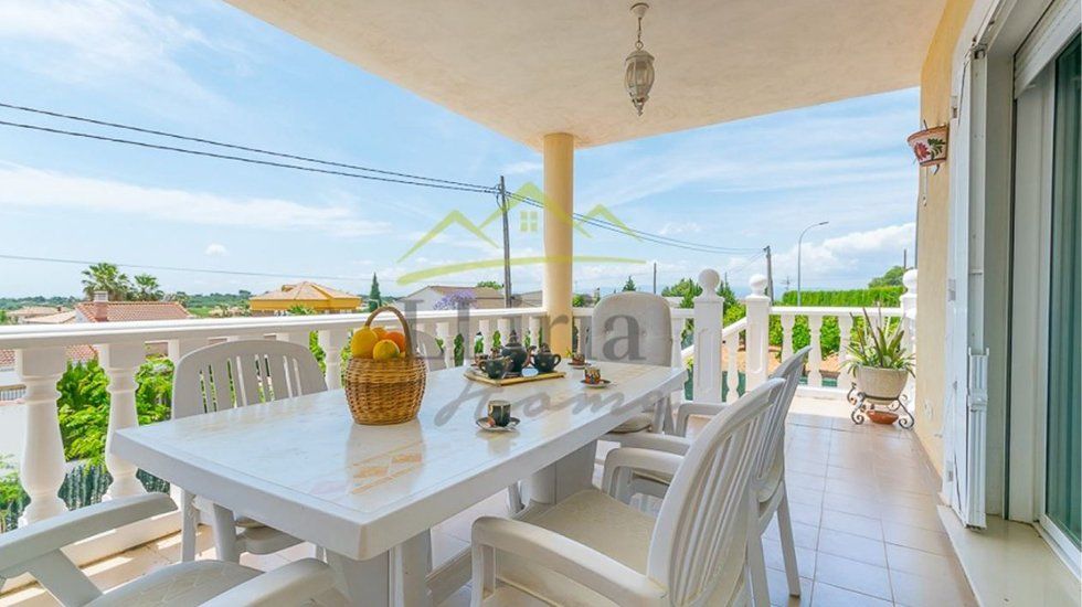 Casas con jardín grandes y baratas - Fotocasa Life Chalet de dos plantas