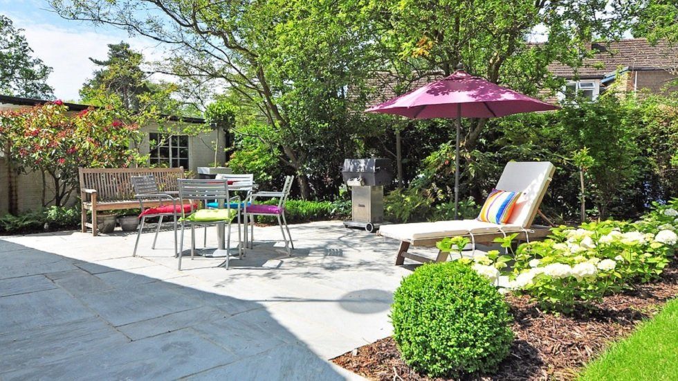 Reformas que puedes hacer para mejorar tu patio pequeño - Fotocasa Life - Casas reformadas, Pisos reformados, Reforma, Reformar una vivienda - Hogar - Tener un patio pequeño puede darnos la vida. ¿Estás pensando en arreglarlo? Habitissimo te propone 5 reformas sencillas para sacarle partido.