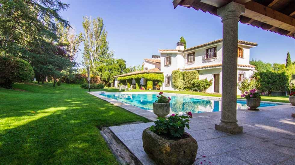 Jardines que enamoran - Fotocasa Life Chalet con jardín y piscina