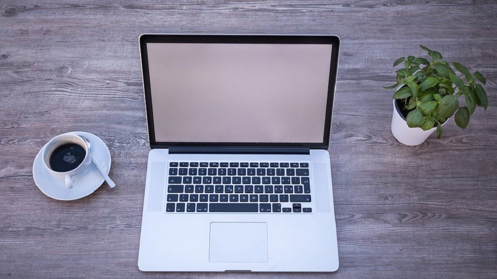La digitalización permite a las personas ahorrar un día al mes