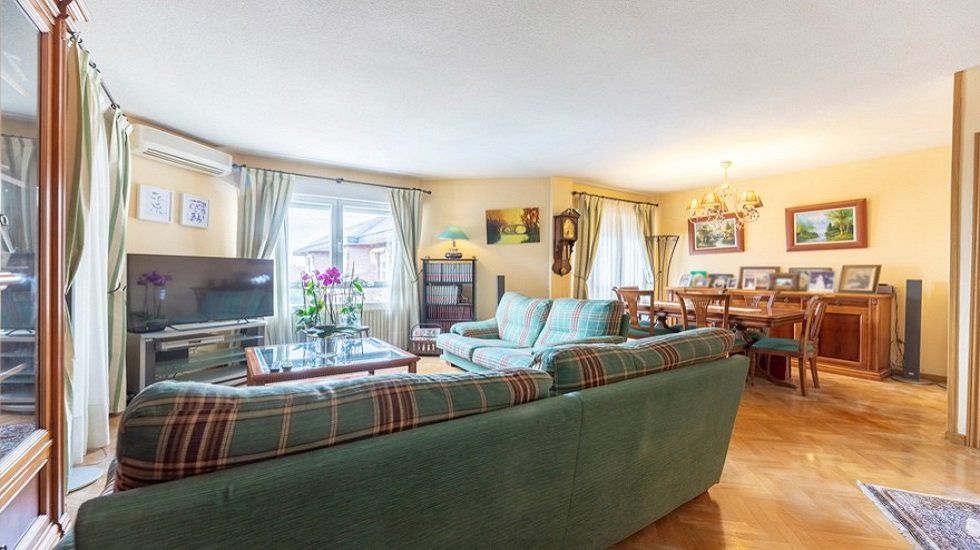 Pisos de más de cuatro habitaciones