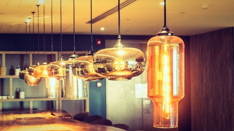 ¿Qué factores influyen en el precio de la luz?