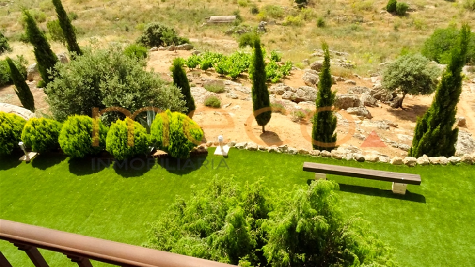 Corre por estos jardines