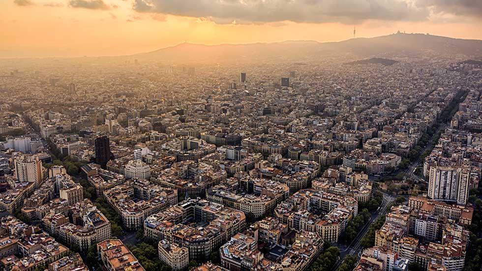 El Ayuntamiento de Barcelona no cobrará el alquiler de vivienda pública hasta finales de agosto